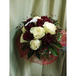 Ramo de Rosas Brancas e Vermelhas